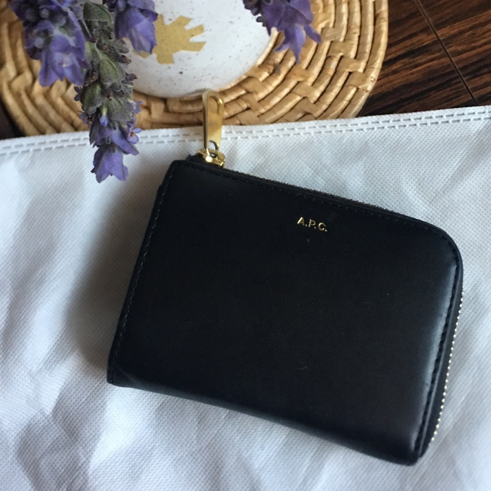 APC compact wallet
